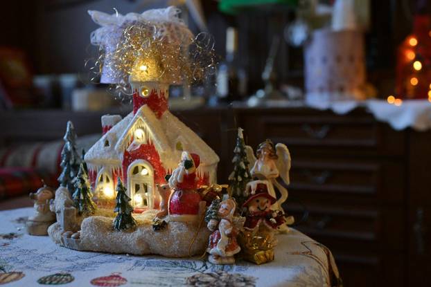 24SATA Zagreb: Stan ukrašen blagdanskim dekoracijama