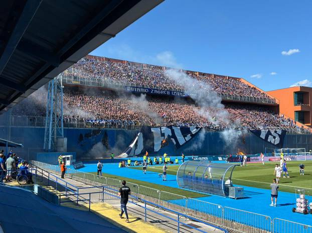 FOTO Torcida zapalila Boysima udarni transparent?! 'Zadnji derbi ste izdimili, sad gorite'
