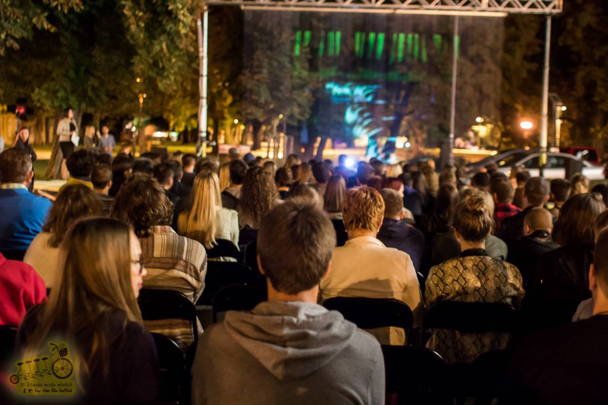 Svjetlosni spektakl u Karlovcu: Počela Filmska revija i Festival