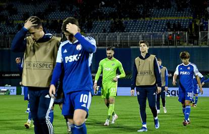 Pogledajte pokisle dinamovce: Bad Blue Boysi potjerali igrače u svlačionicu. Grmjeli zvižduci