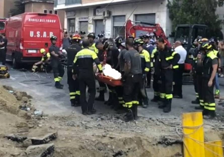 Kopali tunel do banke usred Rima? Zatrpala ga zemlja, osam sati vatrogasci izvlačili mladića