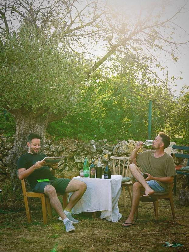 FOTO Farma blizu Splita na kojoj možete ručati među knjigama i družiti se sa životinjama