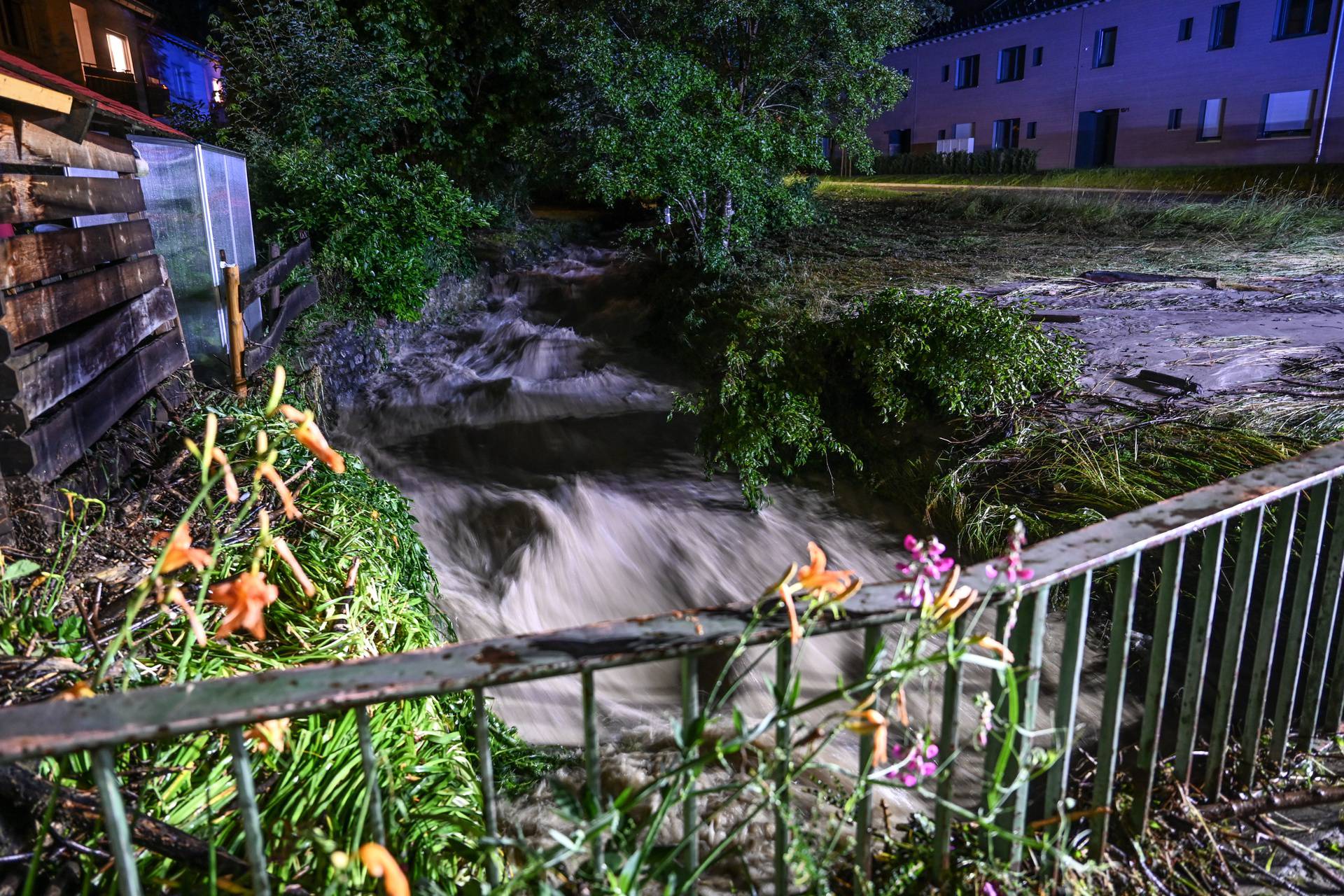 Nezapamćena katastrofa: Traže tisuće nestalih, poplave su sravnile gradove, 127 mrtvih