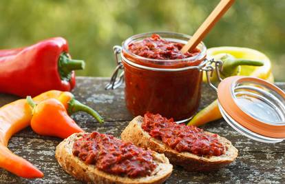 Recept za ajvar koji je toliko ukusan da će nestati prije zime