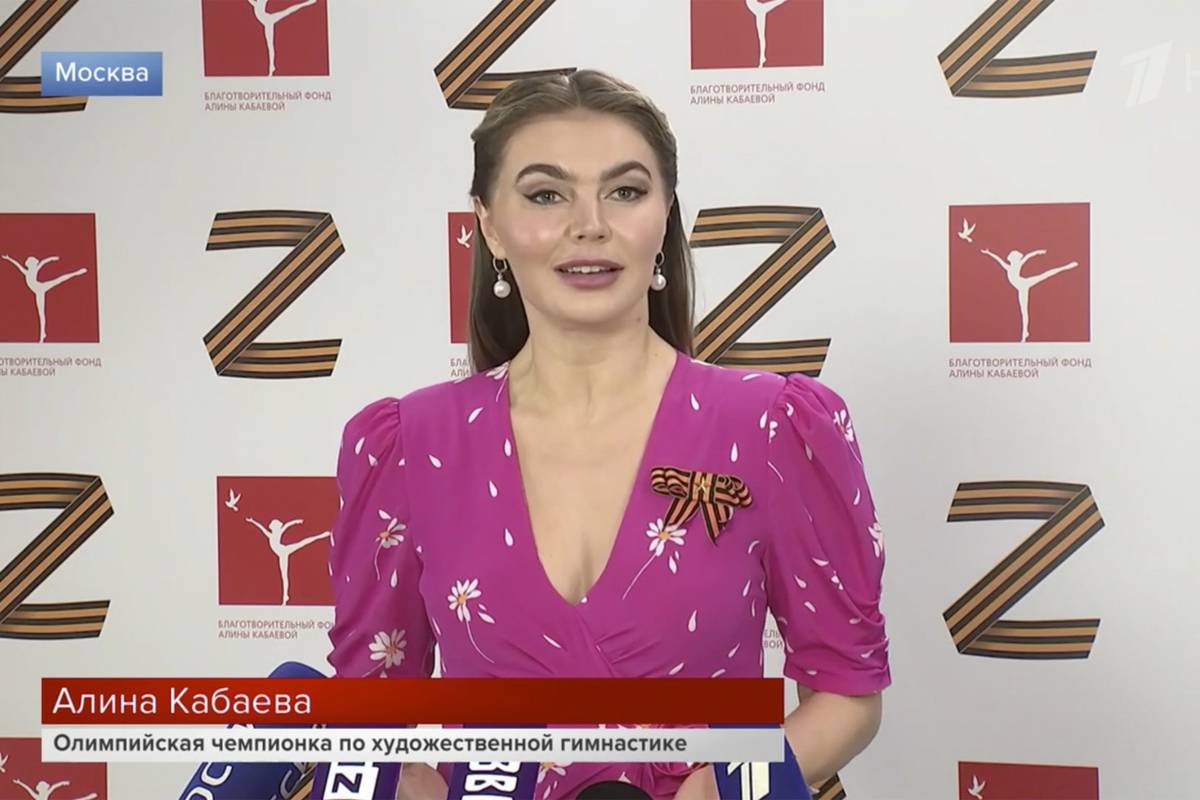 Putinova 'ljubavnica' pojavila se prvi put u javnosti, oko nje je bio ispisan zloglasni simbol 'Z'
