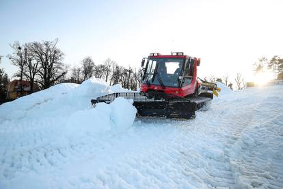 Snijeg na 18°C? Naravno da može, Cmrok se opet zabijelio