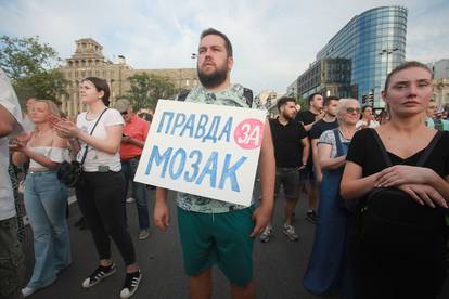 Beograd: Ispred Doma narodne skupštine započeo je šesti prosvjed pod nazivom "Srbija protiv nasilja" 