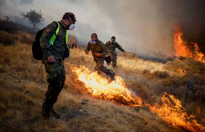 Evakuirano 1000 ljudi zbog požara u Španjolskoj, u Grčkoj gori blizu dječjeg ljetnog kampa
