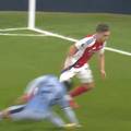 VIDEO Poslao ga je po porciju &cacute;evapa! Pogledajte &ccaron;udesnu fintu nogometa&scaron;a Arsenala