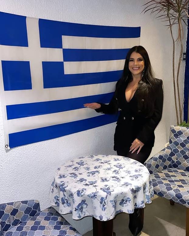 FOTO Sve mame me osuđuju kada idem u školu po sina jer sam prezgodna. Ljubomorne su!
