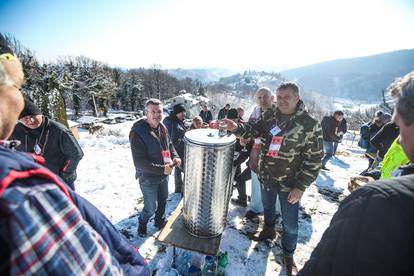 FOTO U Kašinskoj Sopnici održali ceremoniju kićenja trsa