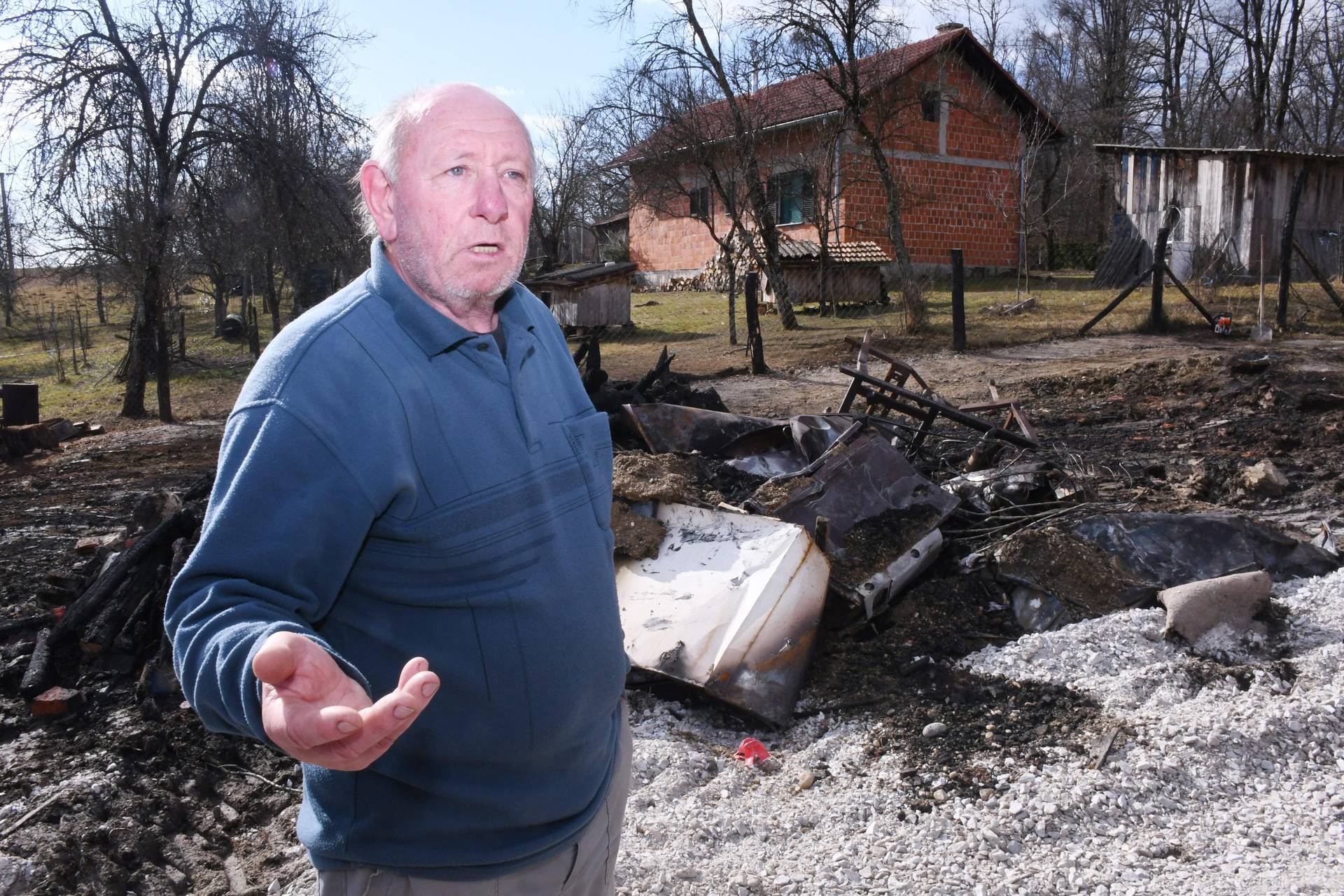 Desni Degoj: Zvonku Zagorcu u potpunosti je izgorjela drvena kuća