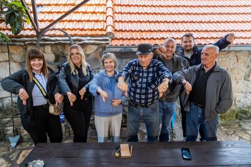 Mje&scaron;tani Rado&scaron;i&cacute;a pobunili se protiv krematorija! 'Kad umrem &zcaron;elim i&cacute;i na groblje, ne na vatru'
