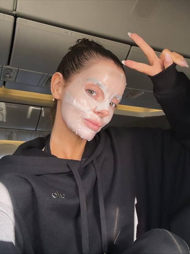 FOTO Fatalna brineta zapalila internet! U izazovnom izdanju otkrila je svoju 'malu tajnu'