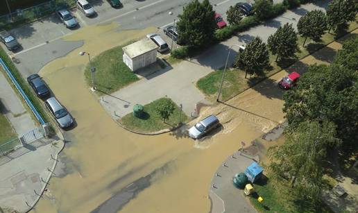 U Novom Zagrebu pukla je cijev, ulice bile pod vodom