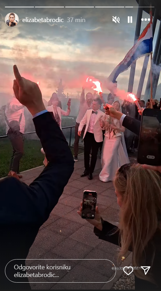 Kakav spektakl! Zvijezda serije 'San snova' i supruga 'zapalili' binu, a Hajduk bio šlag na torti