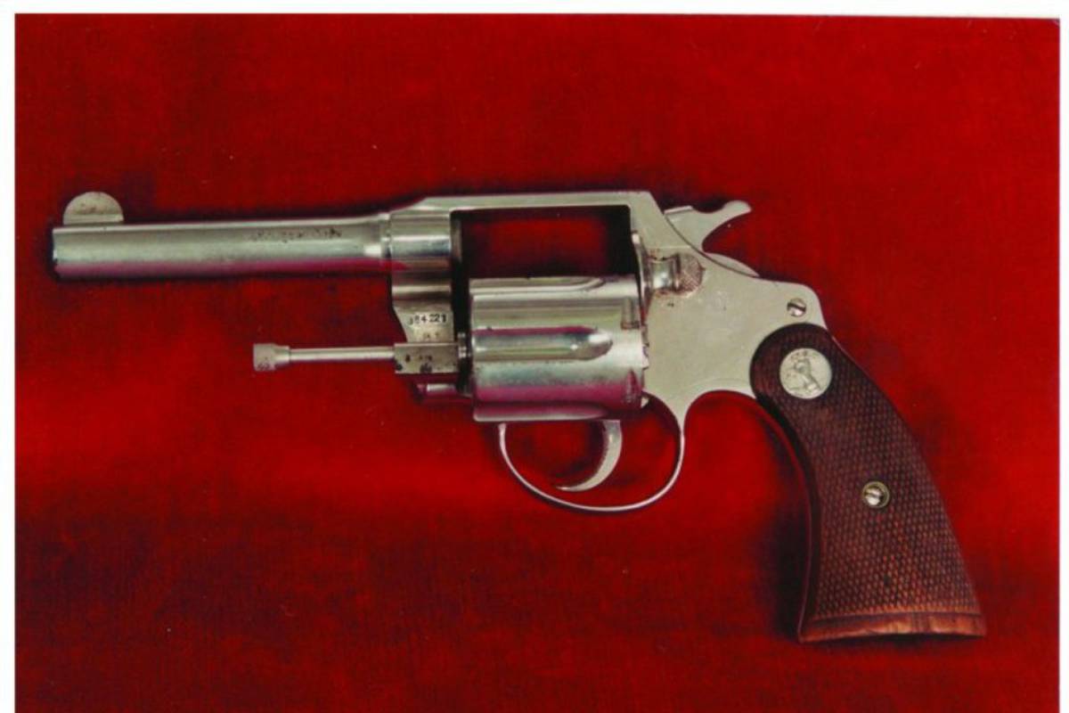 Za 600 tisuća kuna na aukciji će prodati Caponeov Colt .38