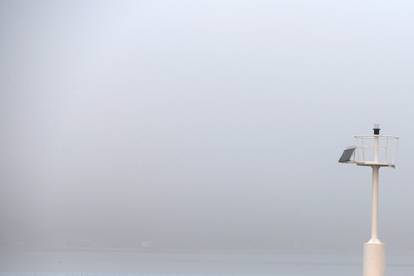 Nesvakidašnji prizori grada Šibenika obavijenog maglom