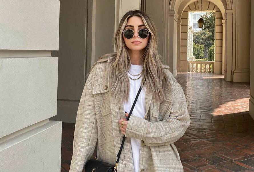 Grunge efekt: Crne čizme plus topla košulja kariranog motiva