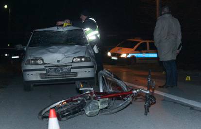 Autom udario biciklisticu (18) i pješaka te ih teško ozlijedio