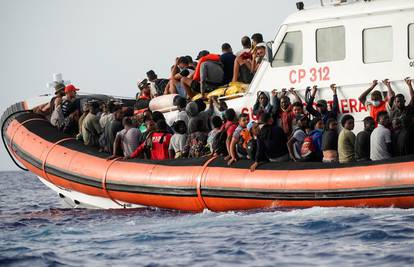 Brod s preko 500 izbjeglica iskrcao se na otok Lampedusa