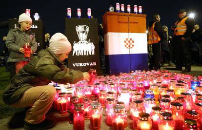 Diljem Hrvatske pale se svijeće i odaje počast gradu Vukovaru