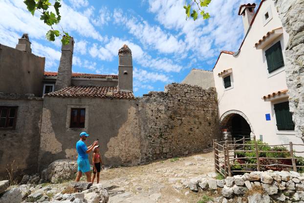 Lubenice, mjesto na Cresu s dva stanovnika