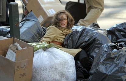 Zamalo su je pokupili smetlari: Michelle Pfeiffer pala u smeće