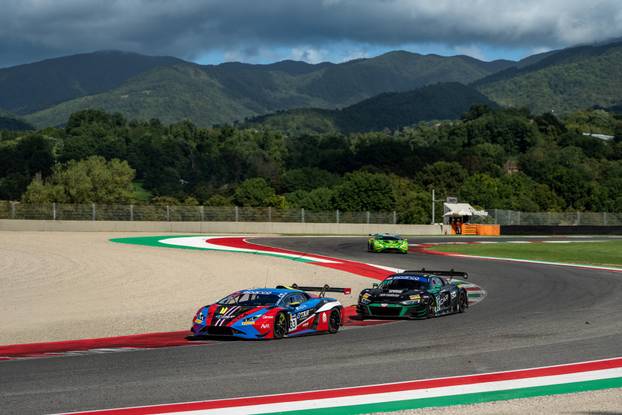 FOTO 24sata na utrci u Italiji. Pogledajte spektakl s hrvatskim vozačem za volanom Huracana