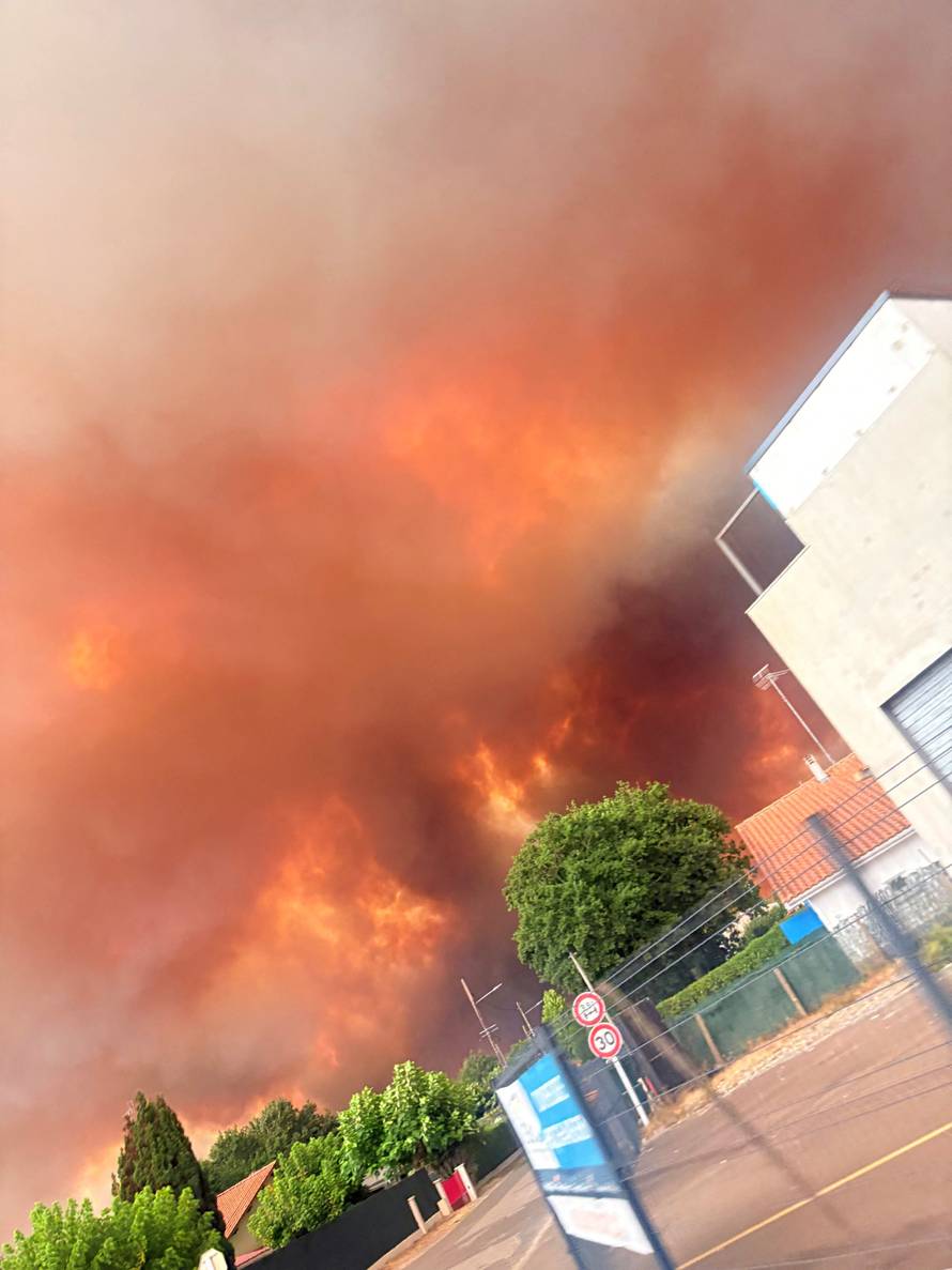 storyeditor/2026-07-24/2026-07-23t215858z-615796798-rc2vjmacdfsf-rtrmadp-3-europe-weather-france-wildfire.jpg
