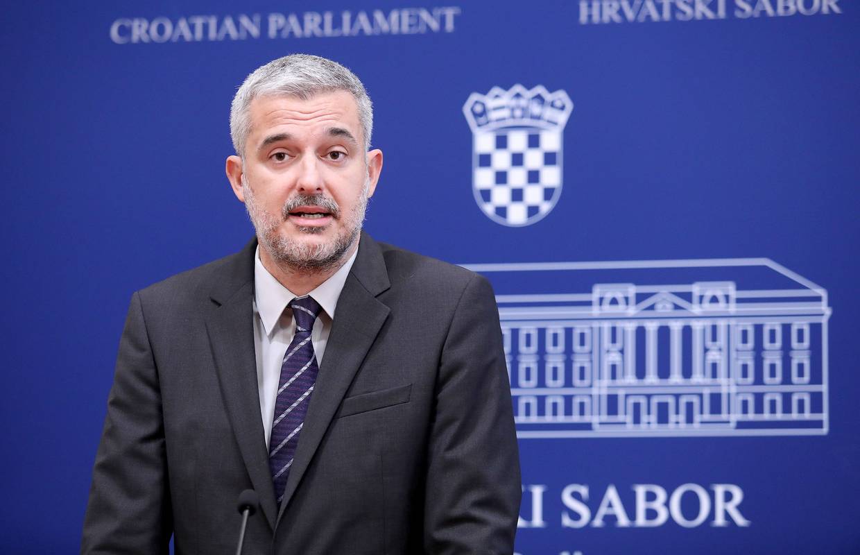 Raspudić u Saboru pozvao Pupovca da pokrene inicijativu za opoziv Davora Božinovića