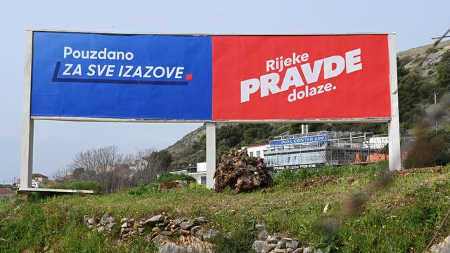 Trogir: Plakati HDZ-a i SDP-a na zajedničkom oglasnom prostoru