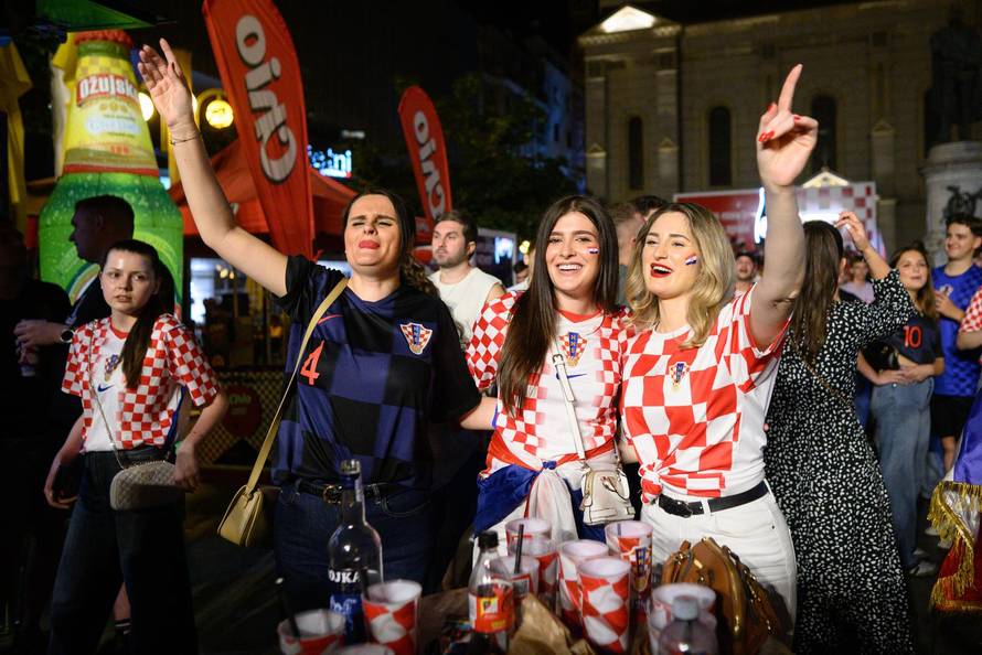 Zagreb: Navijači na Cvjetnom trgu 