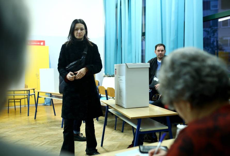 Zagreb: Građani na biralištima glasuju za novog predsjednika ili predsjednicu RH