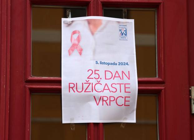 Šibenik: 25. Dan ružičaste vrpce obilježen ispred kazališta edukativnim materijalom i ružičastim vrpcama