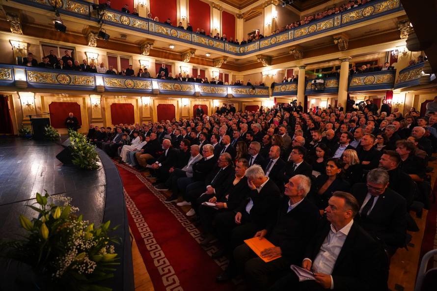 FOTO Emotivna komemoracija: O Halidu pričali njegovi bližnji, mnogi nisu mogli sakriti suze...