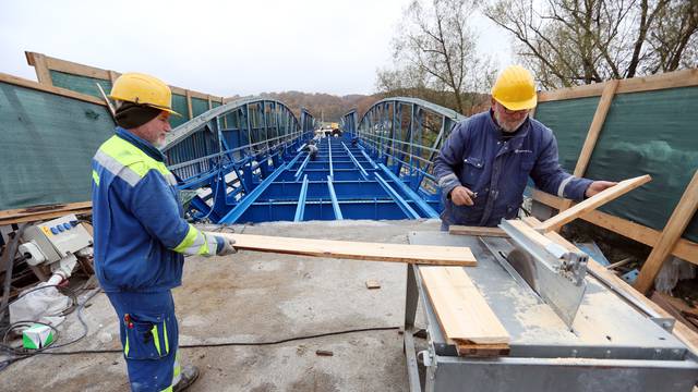 Radovi na rekonstrukciji željeznog mosta preko rijeke Kupe u Donjem Pokuplju