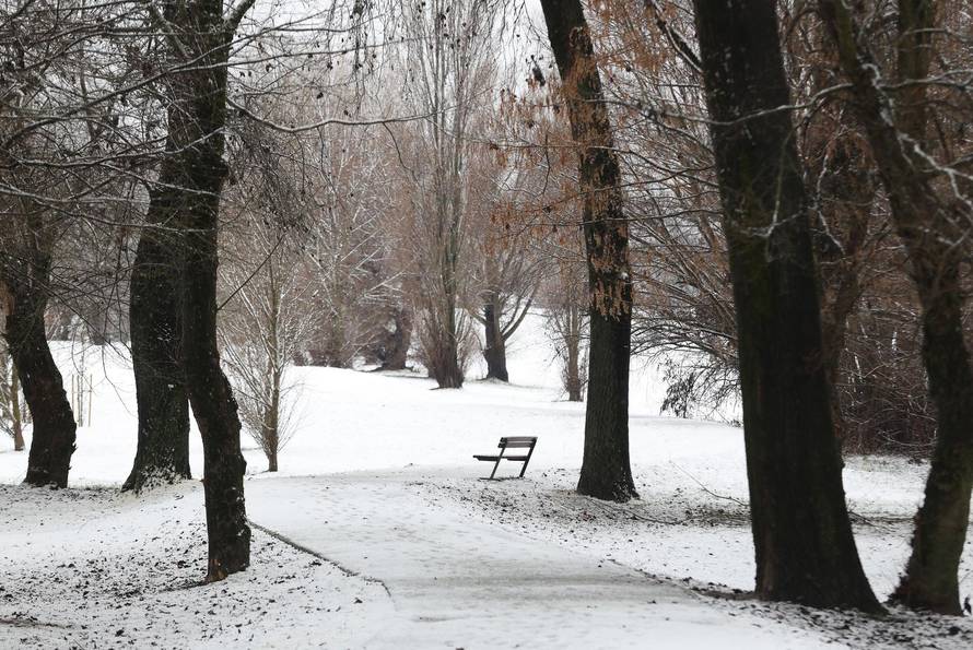 Snježni pokrivač je zabijelio je Osijek