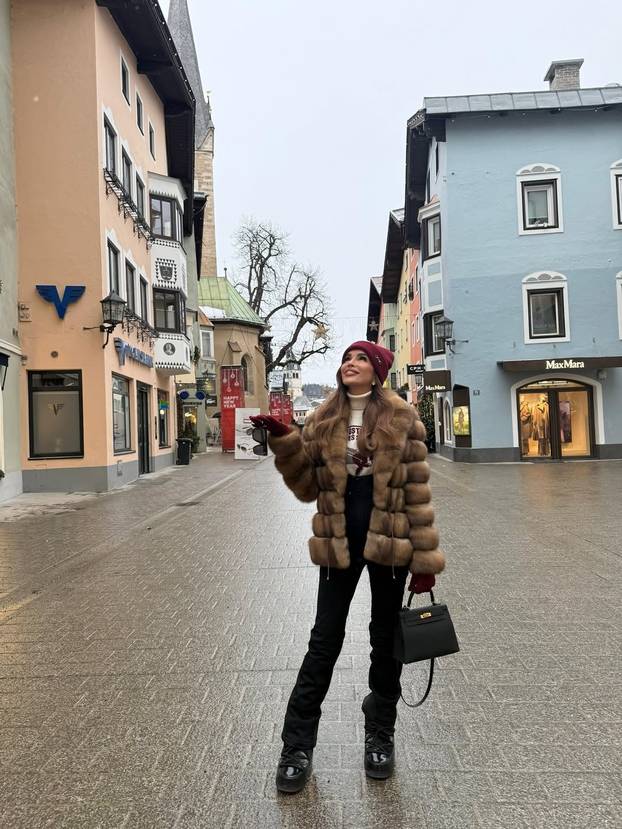 FOTO Skijanje, fina hrana i jako kratka haljinica: Evo kako se Severina provodi u Austriji