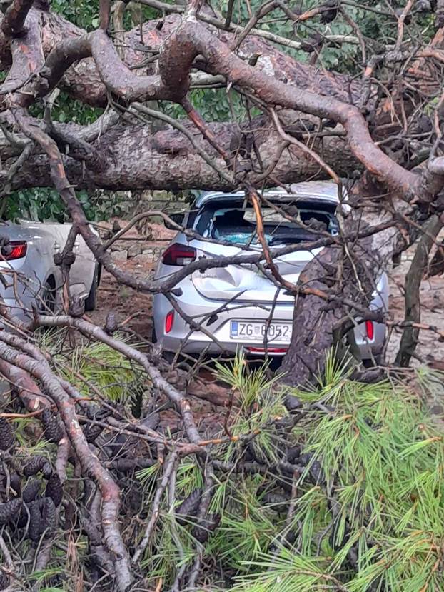 Kao armagedon! Pogledajte posljedice oluje u Biogradu