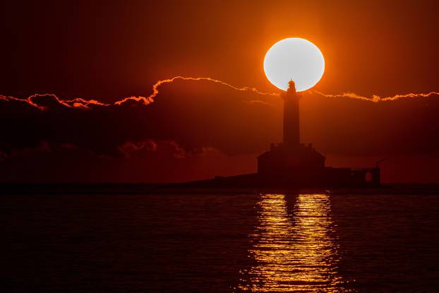 Premantura: Zalazak sunca s pogledom na svjetionik Porer