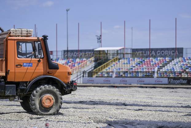 Velika Gorica: Radovi na promjeni travnjaka na stadionu Gorica 