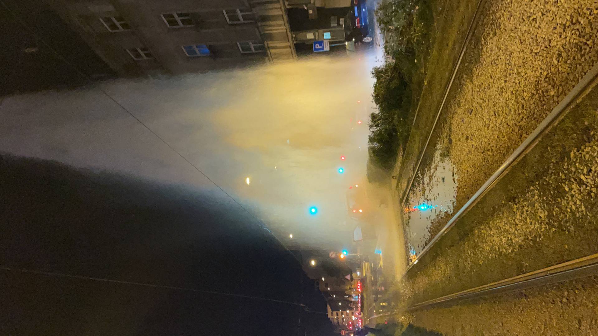 VIDEO Kaos na Zvonimirovoj u Zagrebu: Autom razbio hidrant, voda šiklja 15 metara u zrak