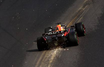 Verstappen najbrži na sprintu, Hamiltonu pet sekundi kazne