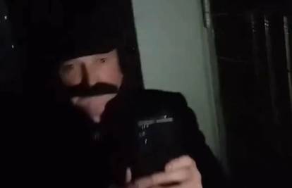 VIDEO Zalijepio lažne brkove pa špijunirao prosvjednike u Srbiji: 'Crni Mićo, djeca ti ovo gledaju'
