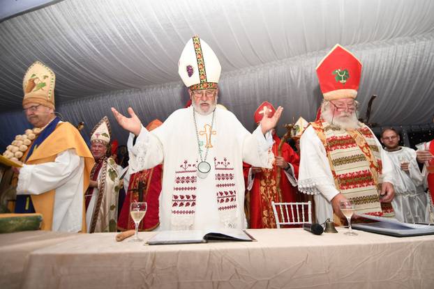 Križevci: Krštenje vina okupilo je 50-ak biskupa Svetih Martina iz cijele Hrvatske