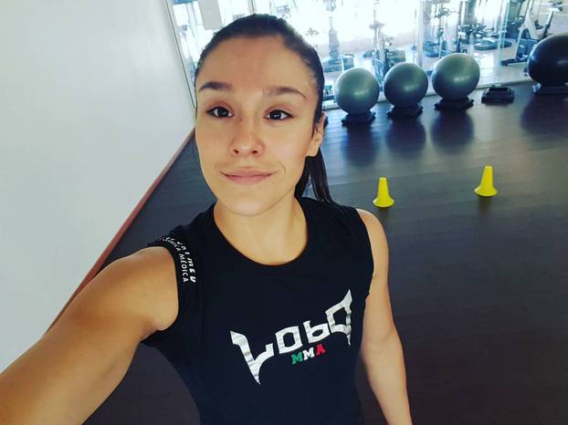 JEZIVE SCENE U UFC-u: Borkinja izgubila svijest nakon brutalnog nokauta! Pobjednica se molila