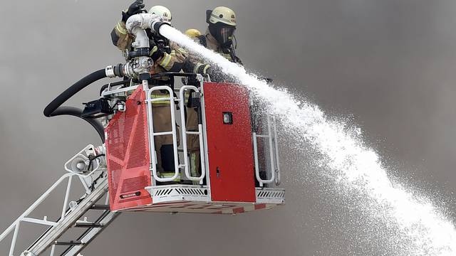 Fire at shopping centre in Lichtenberg