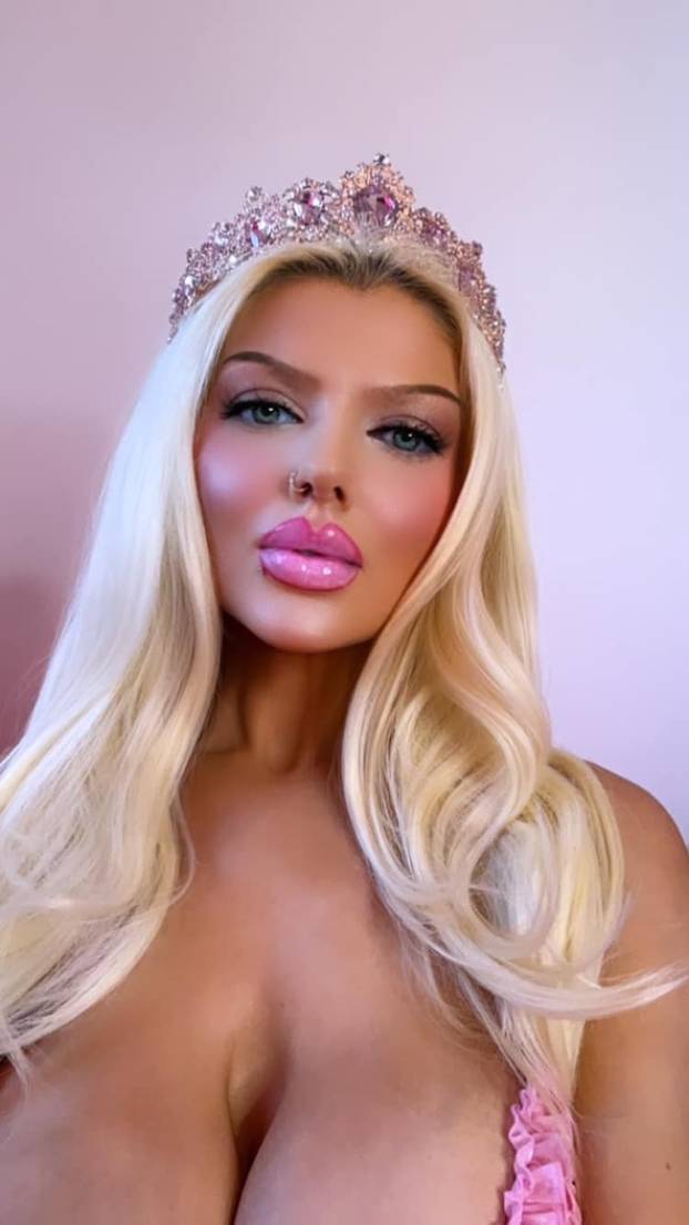 FOTO Britanska Barbie: Uložila sam više od 9000 € u izgled i operacije da izgledam mlađe!