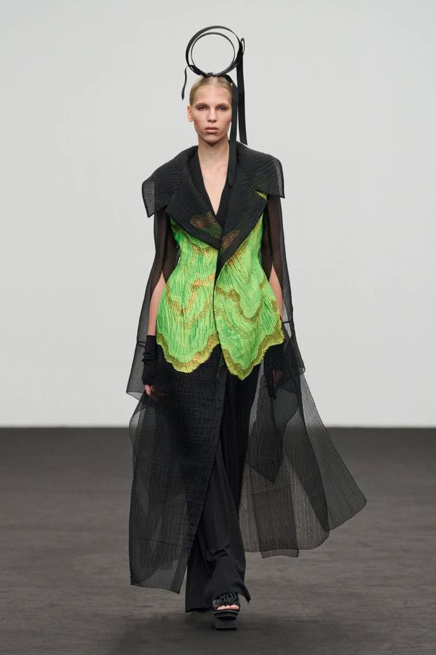 Divne kreacije: Pogledajte reviju Ksenije Vrbanić u Dubaiju